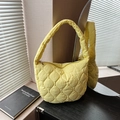 Bolso de hombro de nailon amarillo acolchado con diseño de silla acolchada para uso diario - Amarillo claro