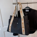 Borsa tote in nylon nero con tracolle etniche e tasca frontale con bottone metallico - Stile 2 (Tracolla Geometrica) / Nero