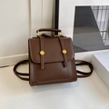 Donkerbruine leren vintage rugzak met gouden gespen en handvat voor damesmode - Bruin
