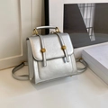 Zilveren metallic mini-rugzak met goudkleurige hardware en handvat voor dames - Zilver