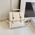 Minimalistische witte PU-lederen rugzak met gouden gespen en dubbele handvatten - Broken Wit