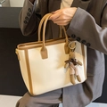 Borsa tote retrò crema con bordo marrone e simpatico ciondolo a forma di coniglio - Marrone Senza Ciondolo