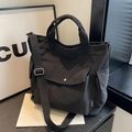 Grand sac fourre-tout en toile noire avec bandoulière réglable et détail de mode - Noir