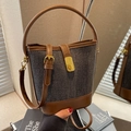 Borsa a secchiello in denim grigio e pelle marrone con chiusura dorata e tracolla - Nero