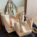 Set di borse tote in nylon beige crema con tracolle jacquard floreali e zip di chiusura - Grande / Bianco Sporco