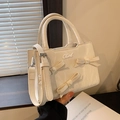 Borsa a tracolla bianca quadrata con fiocchi di perle e tracolla regolabile - Bianco