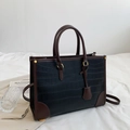 Borsa tote nera stampa coccodrillo con finiture in pelle marrone e fibbie dorate - Nero