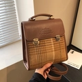 Sac à dos vintage à carreaux pour femme avec rabat en cuir et logo en relief - Kaki