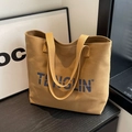Bolso tote de lona marrón con logo azul impreso y diseño minimalista espacioso - Marrón