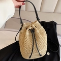 Secchiello in paglia beige traforata con manico in pelle nera per vacanza al mare - Bianco Sporco