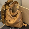 Sac fourre-tout kaki à plusieurs poches avec sangle large et style industriel chic - Khaki