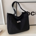 Bolso tote minimalista de lona negra con logotipo BUDBAO FASHION y correa de hombro - Negro