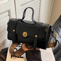 Retro schwarze Tasche mit Vintage-Uhrenschloss und ethnischem gewebtem Schultergurt - Schwarz