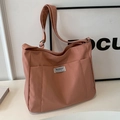 Bolso tote versátil de lona rosa empolvado con correa ajustable y parche de logo - Rosa