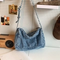 Blaue gewaschene Denim Umhängetasche mit verstellbarem Gurt und Vordertasche - Hellblau