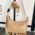 Borsa hobo a mezzaluna in nylon kaki con tracolla larga e mini tasca portamonete rimovibile - Cachi
