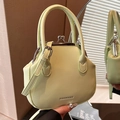 Lichtgroene crossbody tas met handvat en vintage metalen kliksluiting ontwerp - Groen