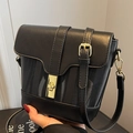 Borsa a secchiello nera con pannelli verticali testurizzati e finiture metalliche dorate - Nero