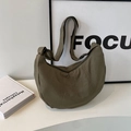Grand sac demi-lune en nylon vert armée avec bandoulière réglable pour femme - Vert