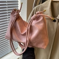 Bolso tote rosa palo con correa de hombro anudada y detalles metálicos dorados - Rosa