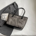 Sac fourre-tout gris à texture marbrée avec bordure en similicuir noir et plaque - Brun Thé Foncé (Sans Pendentif)
