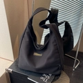Sac fourre-tout en toile noire minimaliste avec logo BANATU et texture tissée - Noir