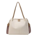 Grande borsa tote crema con ampia tracolla stile etnico e dettagli di borchie dorate - Bianco Sporco