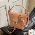 Borsa rosa a tracolla con dettaglio fiocco argento e manico elegante da donna - Rosa