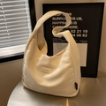 Sac fourre-tout hobo minimaliste en velours côtelé blanc crème avec écusson en cuir chic - Blanc Cassé