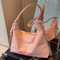 Borsa hobo rosa in pelle lucida con tracolla regolabile e catena in argento - Rosa