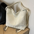Grand sac cabas chic blanc crème en similicuir plissé avec détails de chaîne argentée - Blanc Cassé