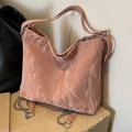 Sac fourre-tout rose à texture plissée et chaîne argentée, style hobo élégant - Rose