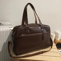 Donkerbruine matte PU-leren Boston-tas met verstelbare schouderriem en zilveren hardware - Bruin