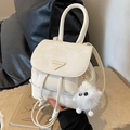 Mini-Rucksack in Elfenbein mit Marmortextur, Metall-Logo und weißem Bommel-Anhänger - Off-White Mit Anhänger
