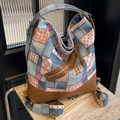 Mehrfarbige Patchwork-Canvas-Einkaufstasche mit Blumenmuster und Lederboden-Detail - Rosa Kariert