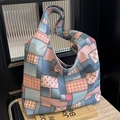 Grande borsa tote in tela patchwork vintage con motivi floreali e denim per l'università - Quadri Rosa