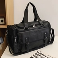 Bolso de viaje en cuero sintético negro con correa de hombro y bolsillo con hebilla - Negro