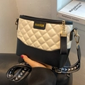 Borsa a secchiello trapuntata bianca e nera con tracolla a fiori e dettagli dorati - Bianco Sporco