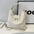 Cremeweiße Hobo-Tasche mit silberner Metallschleife und vielseitigem Ketten-Schultergurt - Cremeweiß