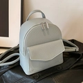 Mini mochila de cuero azul claro para mujer con diseño plisado y cremallera plateada - Azul