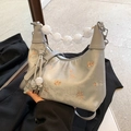 Sac Boston gris clair en croissant avec broderie florale et anse en perles blanches - Argenté