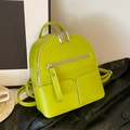 Mini zaino da donna in pelle martellata verde lime con cerniere e dettagli in metallo - Verde