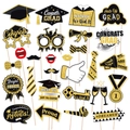 Set di 28 accessori per foto di laurea in nero e oro con finitura glitterata - Set di 28 Pezzi di Accessori per Foto di Laurea Nero Oro (L-00419)