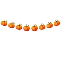 Herbstliche Girlande mit acht orangefarbenen Kürbis-Anhängern und grünen Blättern an Schnur - Kürbis Banner (Y-00446-3)