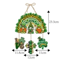 Decorazione porta San Patrizio con quadrifoglio verde, gnomo arcobaleno e croce love - Stile Gnomo