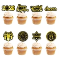 Set da 8 decorazioni per cupcake nere e oro per la festa di Capodanno 2026 - Set Di Decorazioni Per Torte Di Capodanno (J-0144-2)