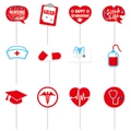 Set di oggetti di scena per foto di laurea per infermiere con simboli medici rossi - 12 Pezzi Decorazioni per Cupcake a Tema Medico