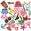 Accessori foto hawaiani con maschere Tiki e decorazioni estive tropicali fenicottero - Set come mostrato