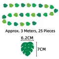 Dettaglio della ghirlanda con foglie tropicali di 6,2x7cm e lunghezza totale di 3m - Striscione con foglie di Monstera / Verde Scuro Verde Chiaro