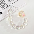 Irisierende Acrylperlen-Handykette mit süßem lichtdurchlässigem gelbem Katzenanhänger - Katze Mit Milchflasche / Weiß